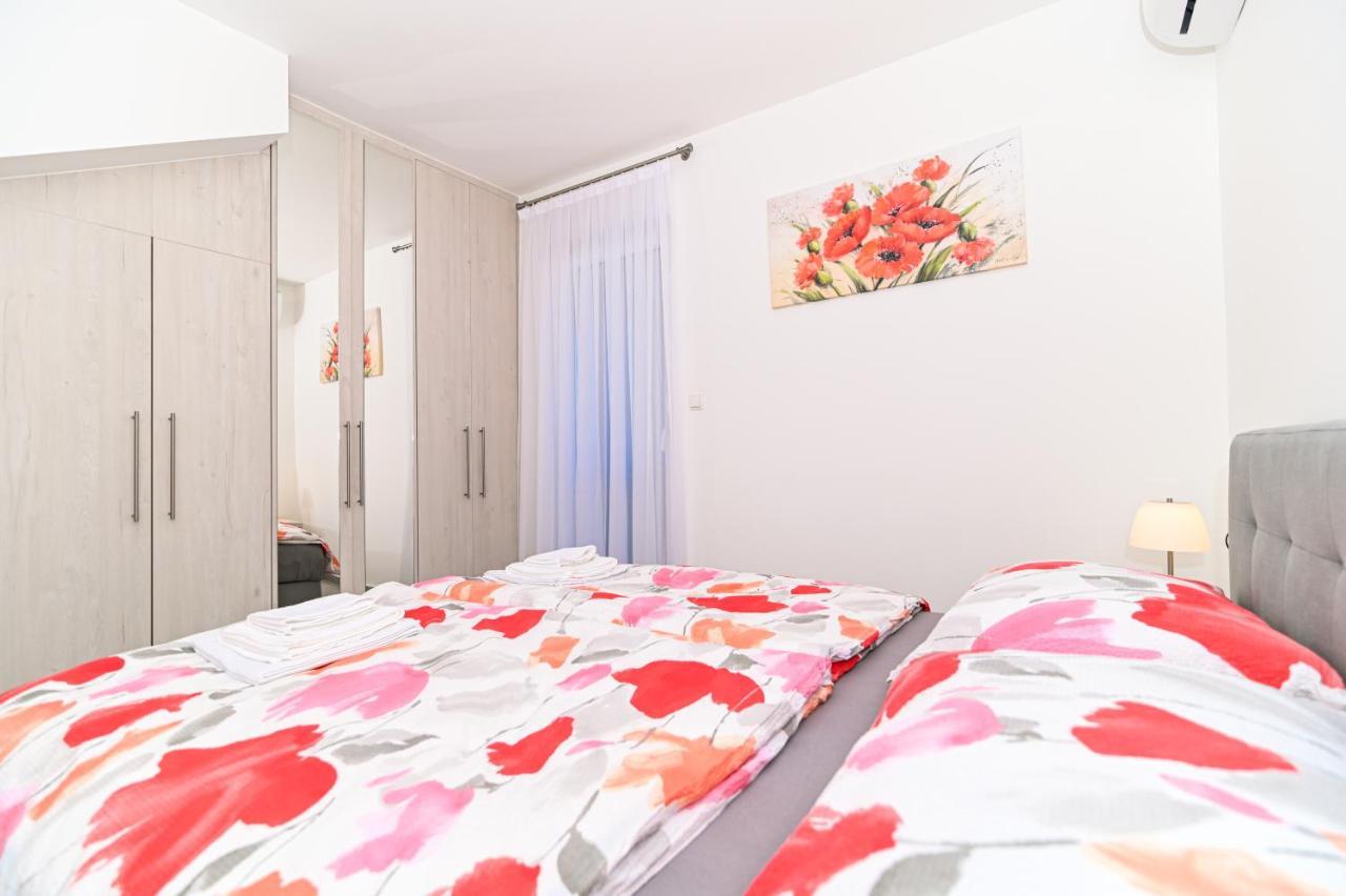Luxury Apartment With Swimming Pool Ana Trogir Exterior foto